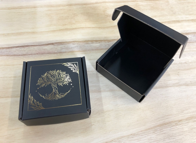 Caja Árbol de la Vida grabados dorado 10 x 10 cm